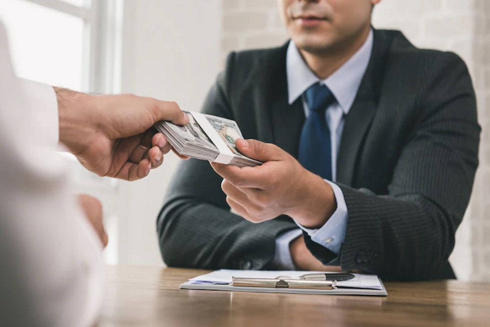 7 Dampak Utang Pinjol terhadap Masyarakat: Gaya Hidup Naik, Dompet Menjerit